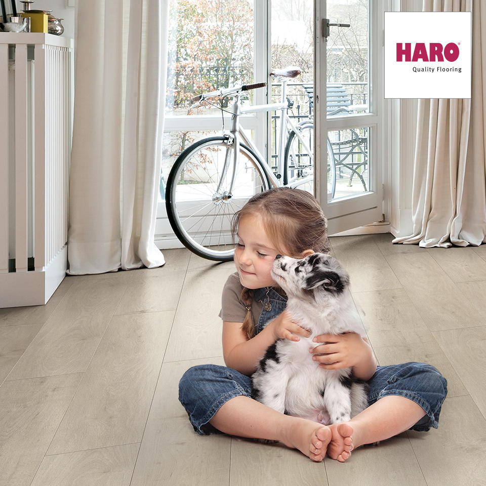 Haro-flooring-pet-Dag-child.jpg